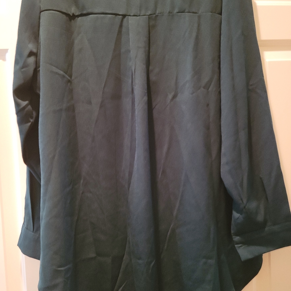 Size 1x Shein Button down Shirt longer in back. New Without Tags - Picture 2 of 3